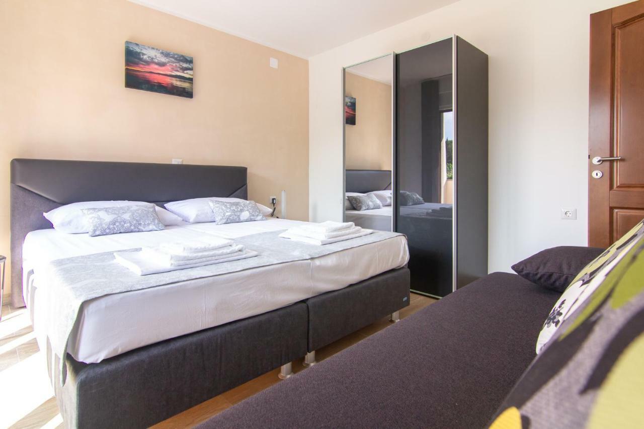Apartments Edi & Tea Malinska Extérieur photo